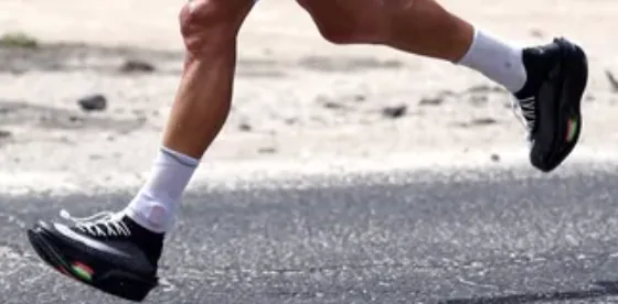 Nahaufnahme der schwarzen Nike-Schuhe von Vincent Luis in Kona 2026
